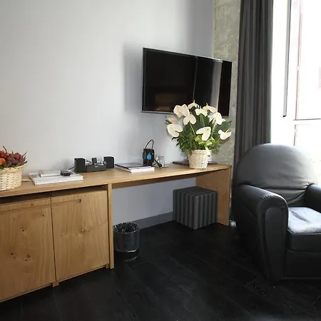 艺术纳沃纳套房 招待所 4*