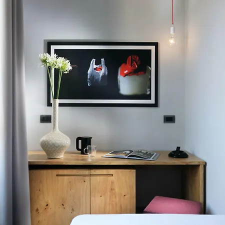 艺术纳沃纳套房 4*