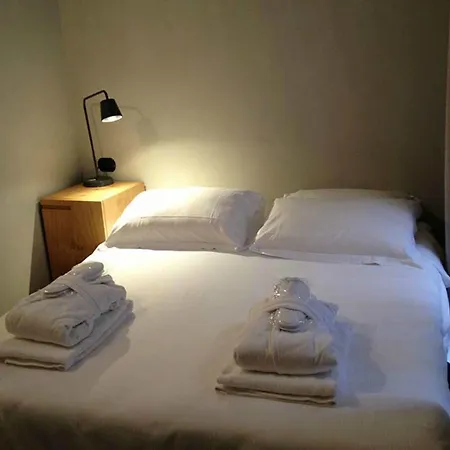 艺术纳沃纳套房 4*