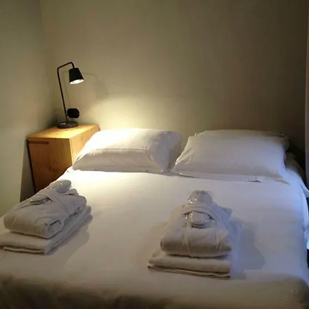 سويت آرت نافونا بيت ضيافة 4*